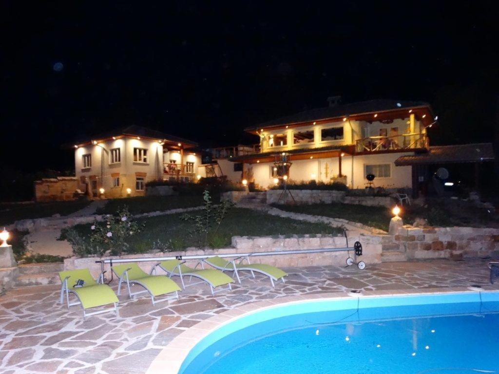 Guest House Biekorf Kostandenets Bagian luar foto